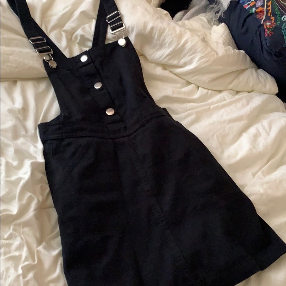 H & M BLACK DENIM SKIRT OVERALLS